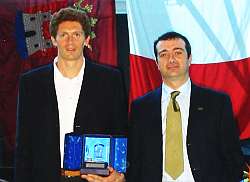 “Livorno Azzurra” ha premiato il vicecampione italiano 2002, Gabriele Pertusati.