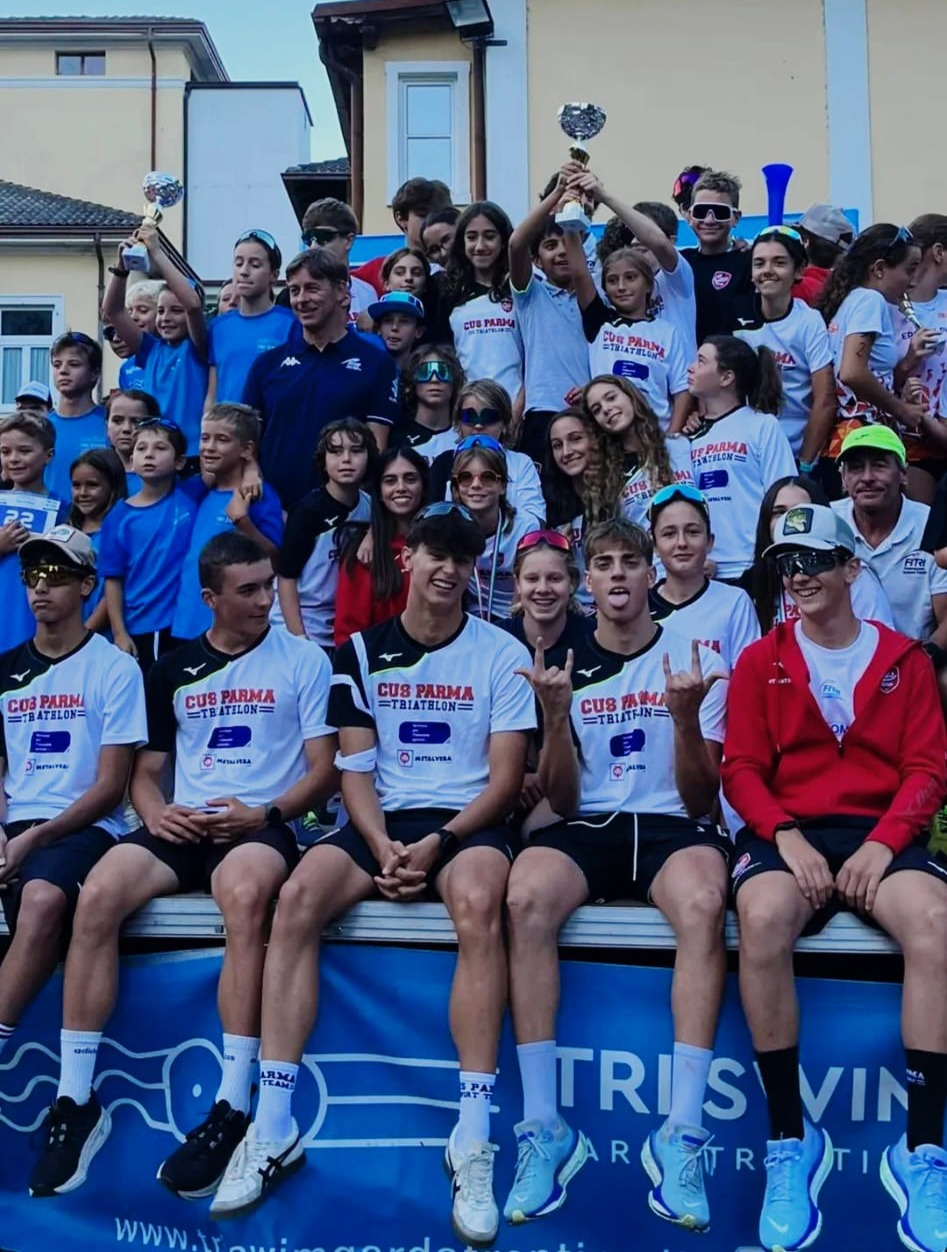 IL CIRCUITO NORD-EST ALL'EMILIA-ROMAGNA - RISULTATO STORICO PER IL CUS PARMA TRIATHLON CHE ALZA LA COPPA