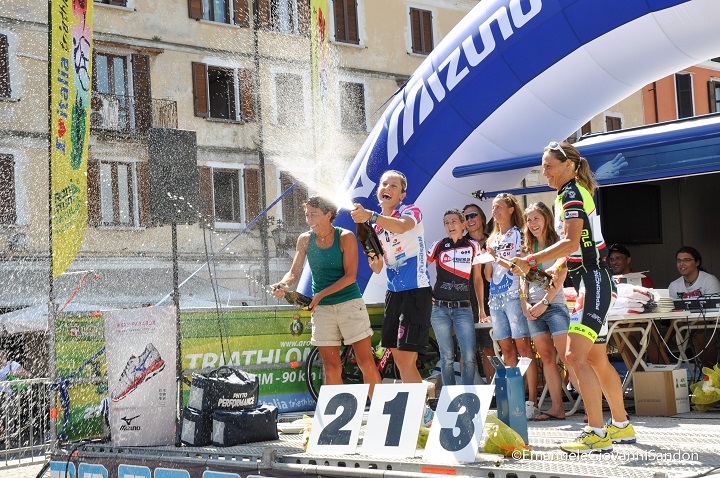 images/2015/foto_news/2014_premiazione_femminile_arona.jpg