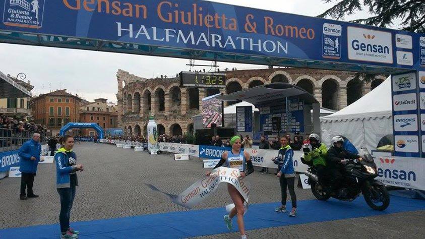 Sara Dossena ha vinto la mezza maratona di Verona: 1.13.25 il suo tempo!
