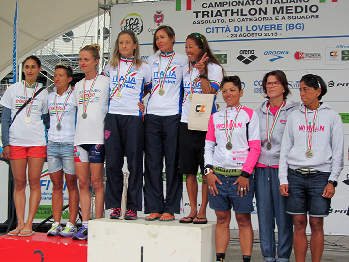 podio femminile assoluto a squadre tricolori triathlon medio lovere
