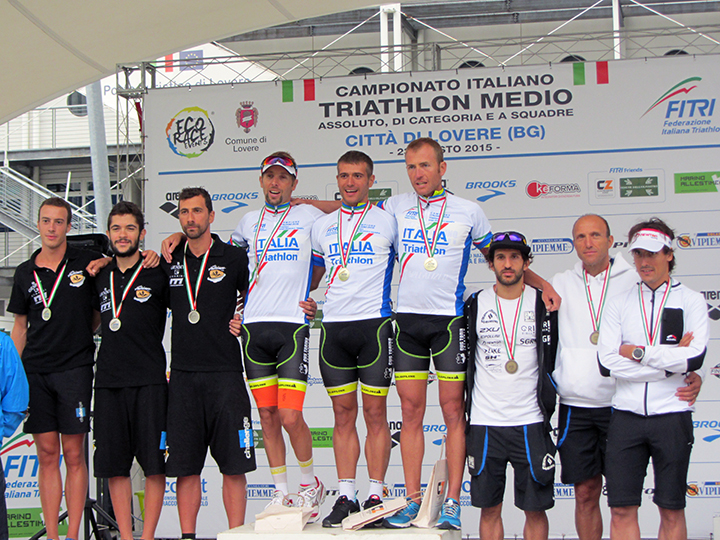 podio maschile assoluto a squadre tricolori triathlon medio lovere
