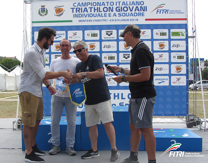 images/2016/News_2016/TRICOLORI_2016/montesilvano_triathlon_giovani/individuale_premiazioni/WEB_riconoscimento_Montesilvano_copia.jpg