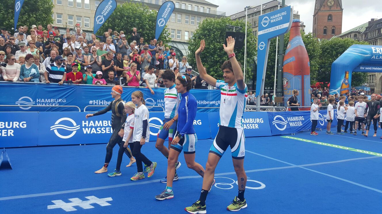 Amburgo: Stati Uniti campioni del mondo Mixed Relay! Argento Australia, Bronzo Germania. Italia 8^