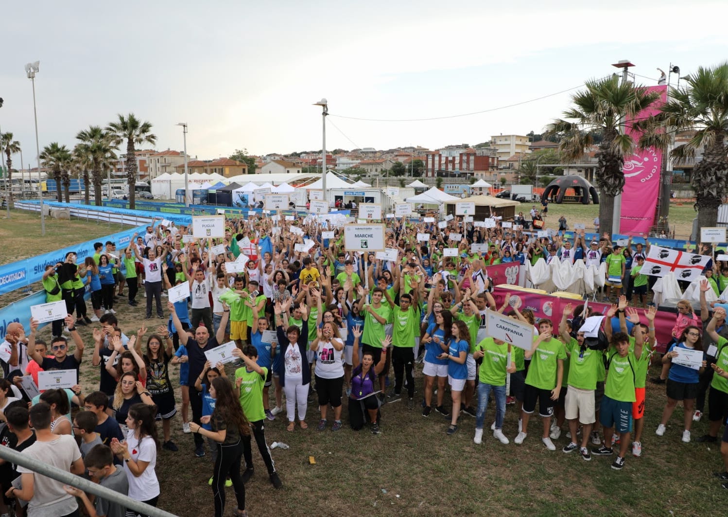 FOTO STUDENTESCHI GRUPPO SFILATA