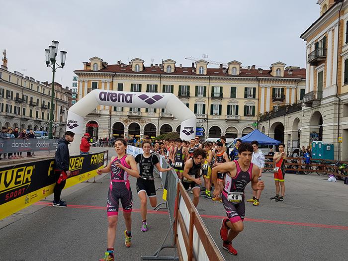 images/2018/gare/Titoli_italiani/duathlon_giovani/medium/cambio_staffette_youth_cuneo.jpg