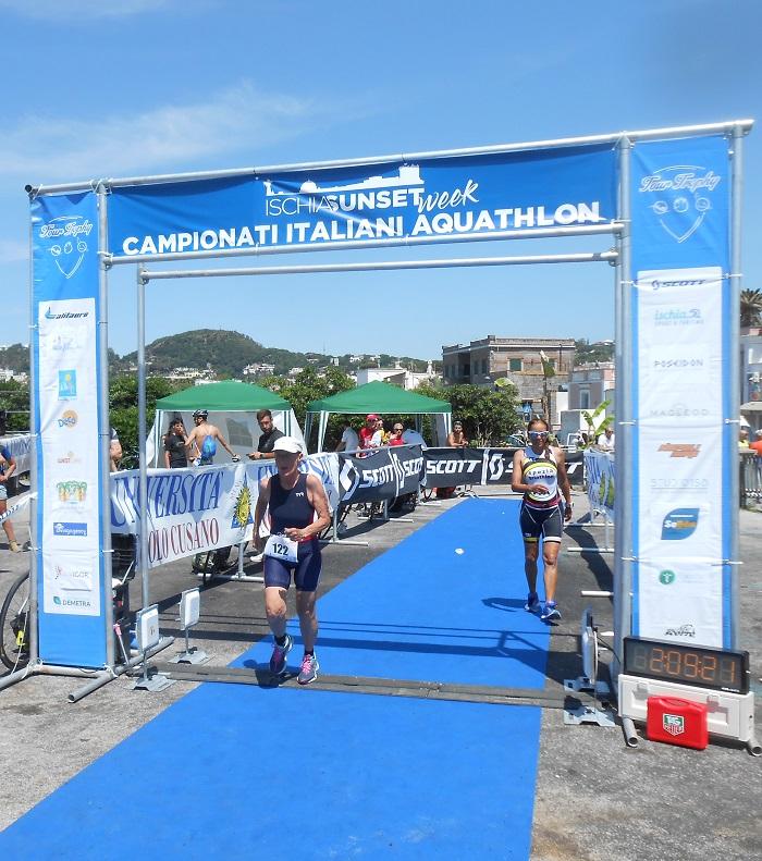 images/2018/gare/cuneo_tri/medium/arrivo_bois_tricolori_aquathlon_2018_def.JPG