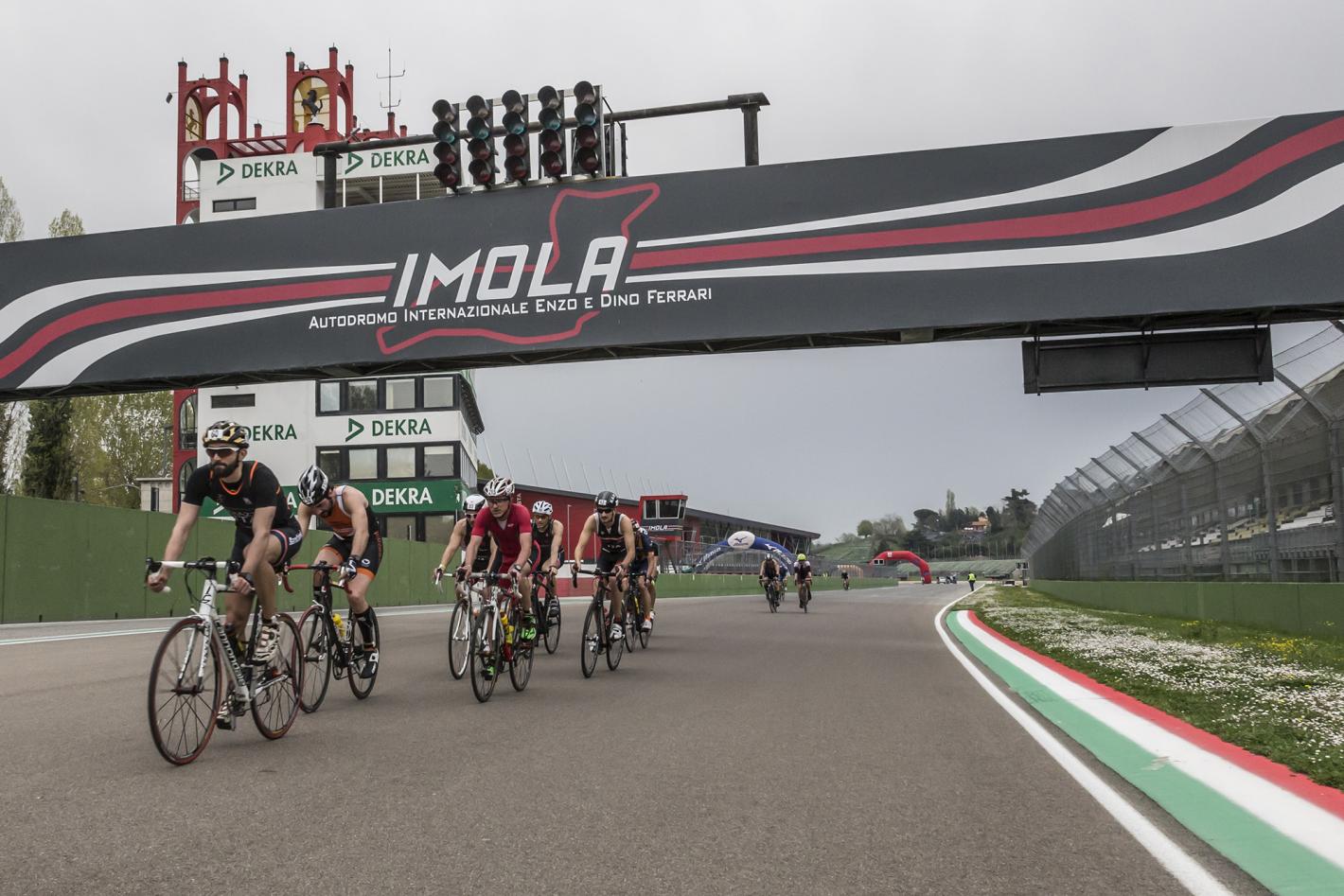 images/2019/age_group/camp_imola/medium/autodromo.jpg