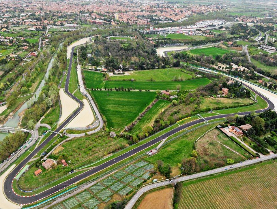 images/2019/foto/Age_Group/medium/autodromo_imola_aerea.jpg