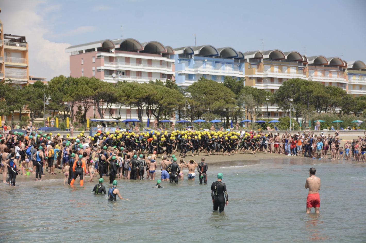 images/2019/gare/Tricolori_Aquathlon_Caorle/medium/tri_aqua_caorle_presentazione_partenza.jpg