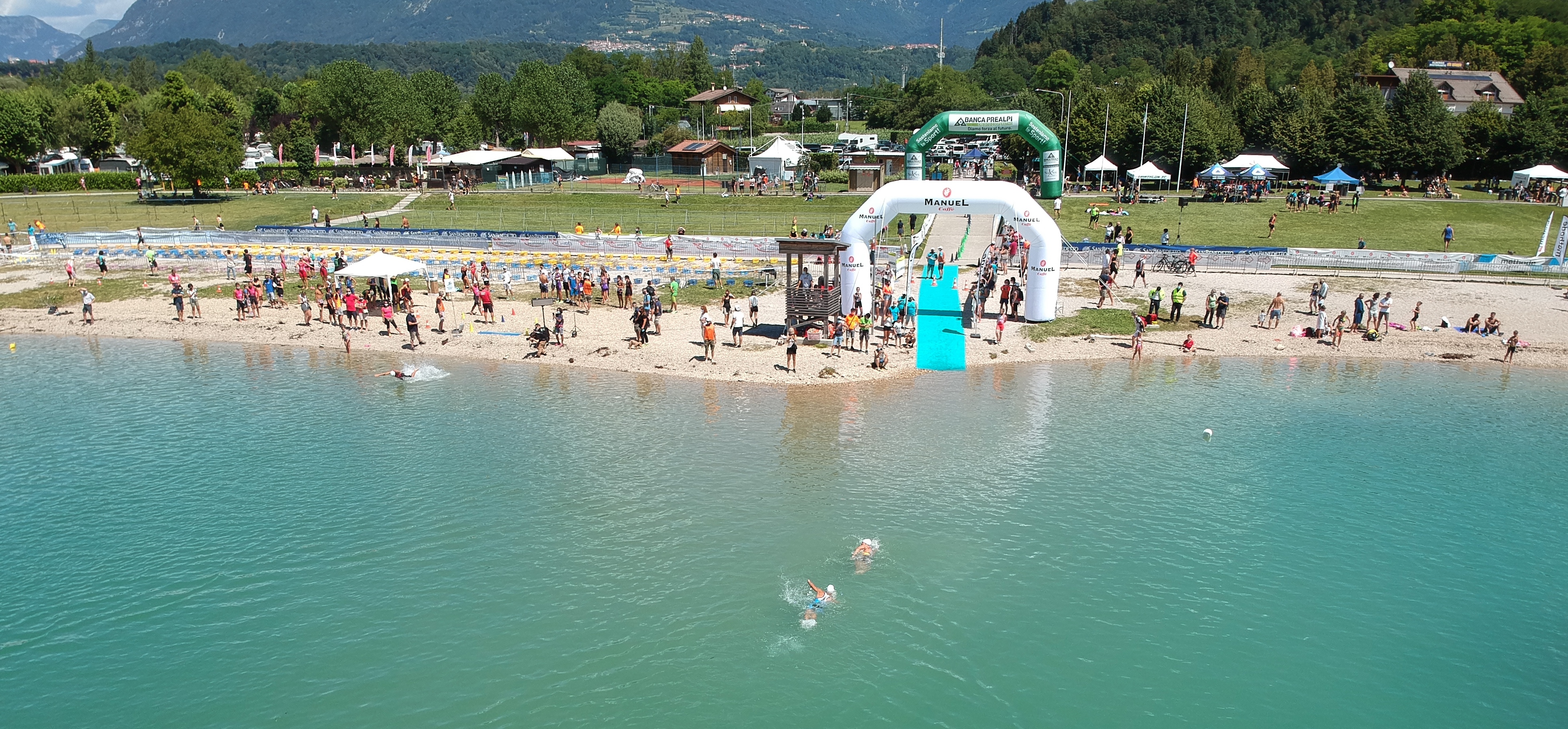 Il triathlon è ripartito: quasi 200 ragazzi in gara nell’Aquathlon Kids e Mini sul lago di S. Croce in Alpago 