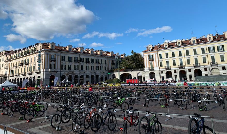 images/2020/Gare_ITALIA/Tricolori_Duathlon_Giovani_Cuneo/seconda_giornata/medium/zona_cambio_seconda_giornata_a_cuneo.png