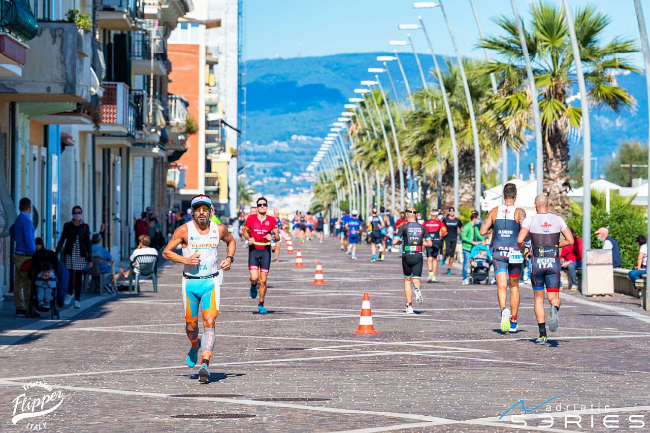 Ultime ore per iscriversi al primo Triathlon Olimpico del 2021 a Porto Recanati