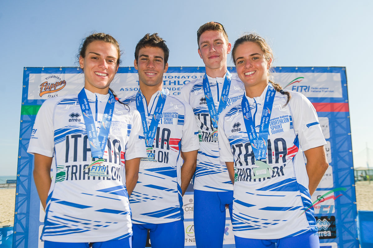 Tricolori a Squadre thrilling a Cervia: Fiamme Azzurre campioni davanti al Raschiani Triathlon Team e 707. Coppa Crono al PDN Tri 