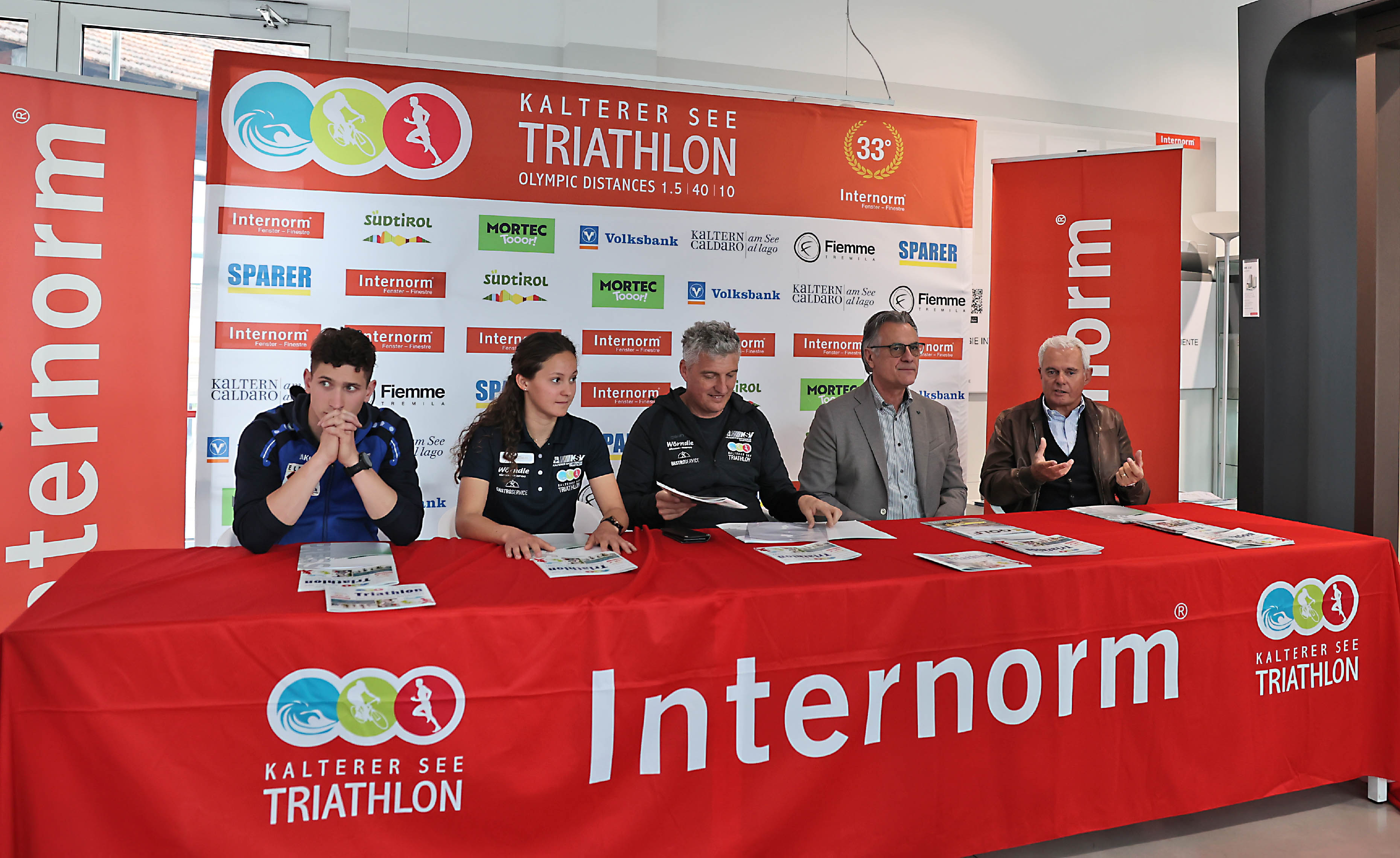 Presentato il 33° triathlon del lago di Caldaro: iniziano a muoversi le acque del lago altoatesino