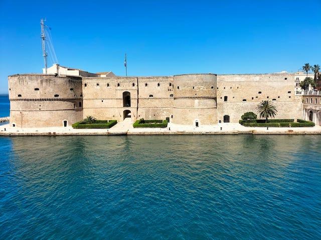 images/2022/Gare_ITALIA/Taranto_Aquathlon_2-3_luglio/medium/Taranto_Castello_aragonese.jpeg