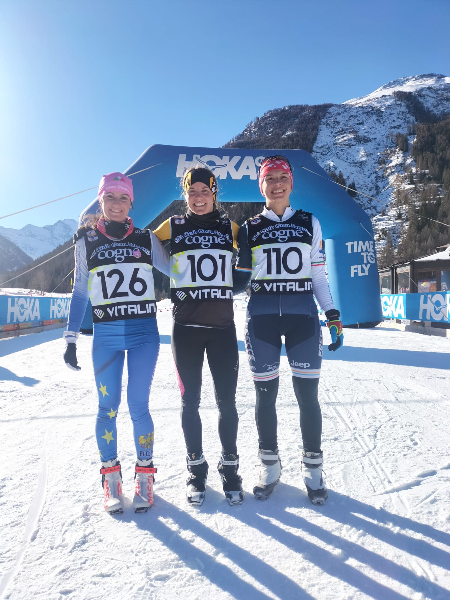 podio donne arrivo cogne 2022 winter tri