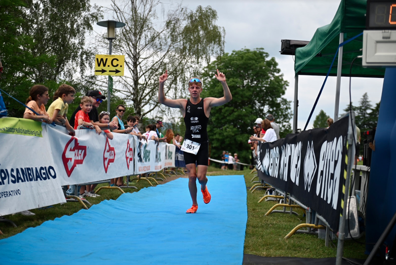 Il vicentino Aruffo e la trevigiana Carniato vincono il Triathlon Kids (Junior) di Revine