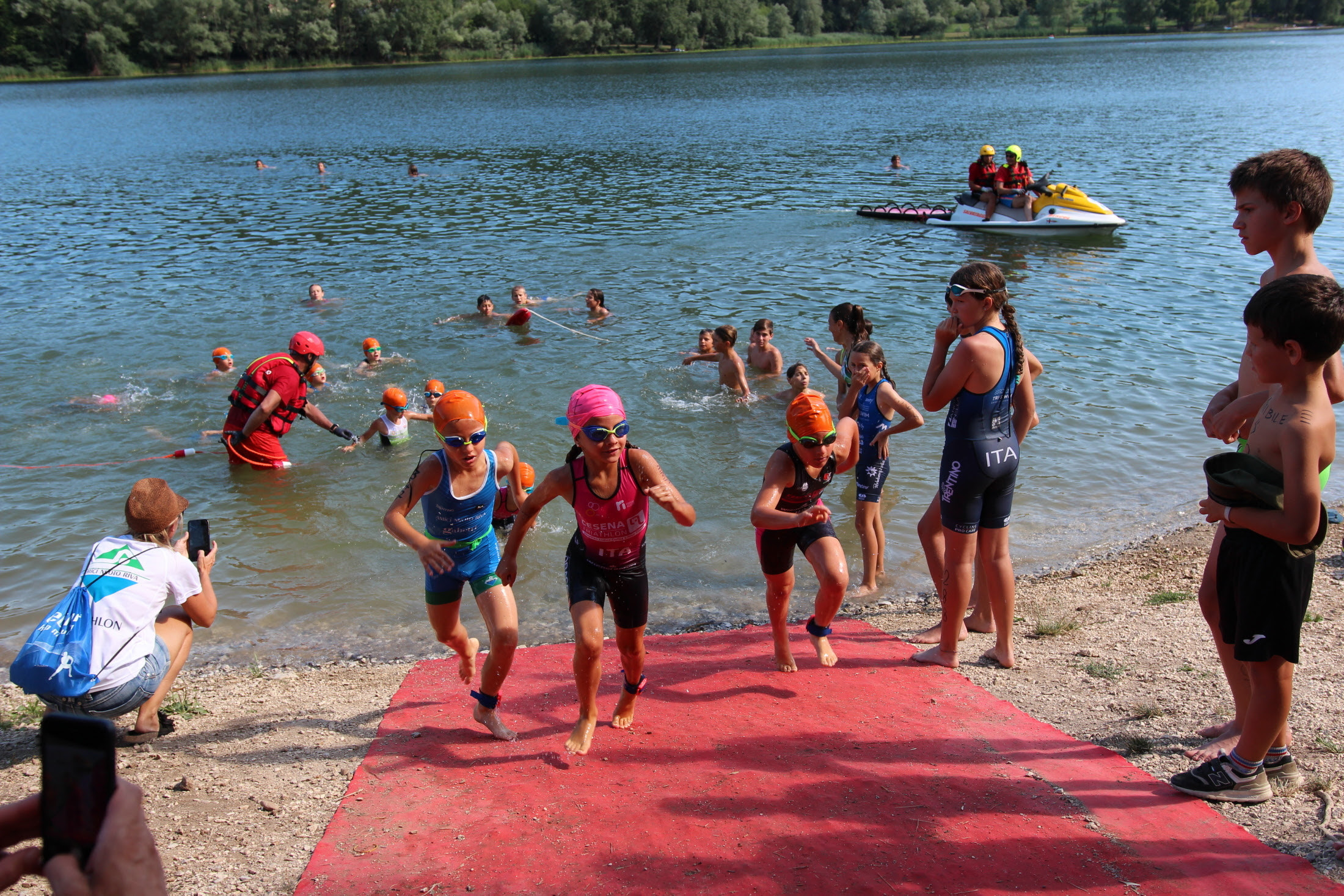 Il Triathlon Kids torna sul lago di Revine: appuntamento domenica 2 luglio