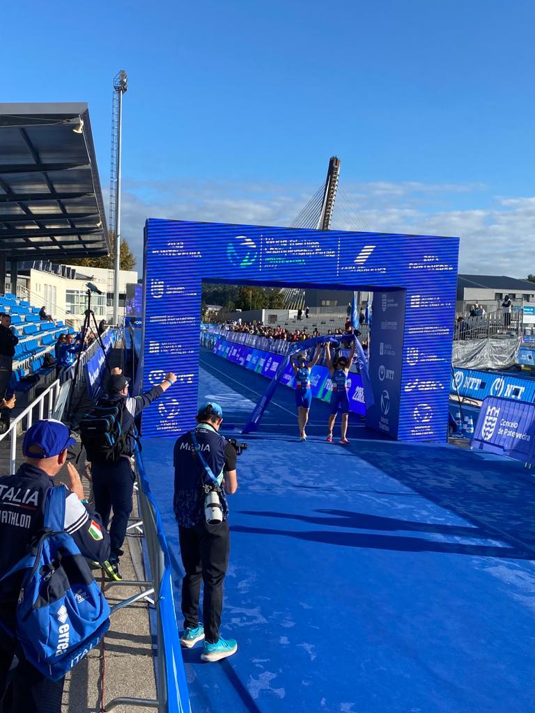 images/2023/Gare_internazionali/World_Triathlon_Championships_Finals_Pontevedra/paratri/medium/arrivo_tarantello.jpeg