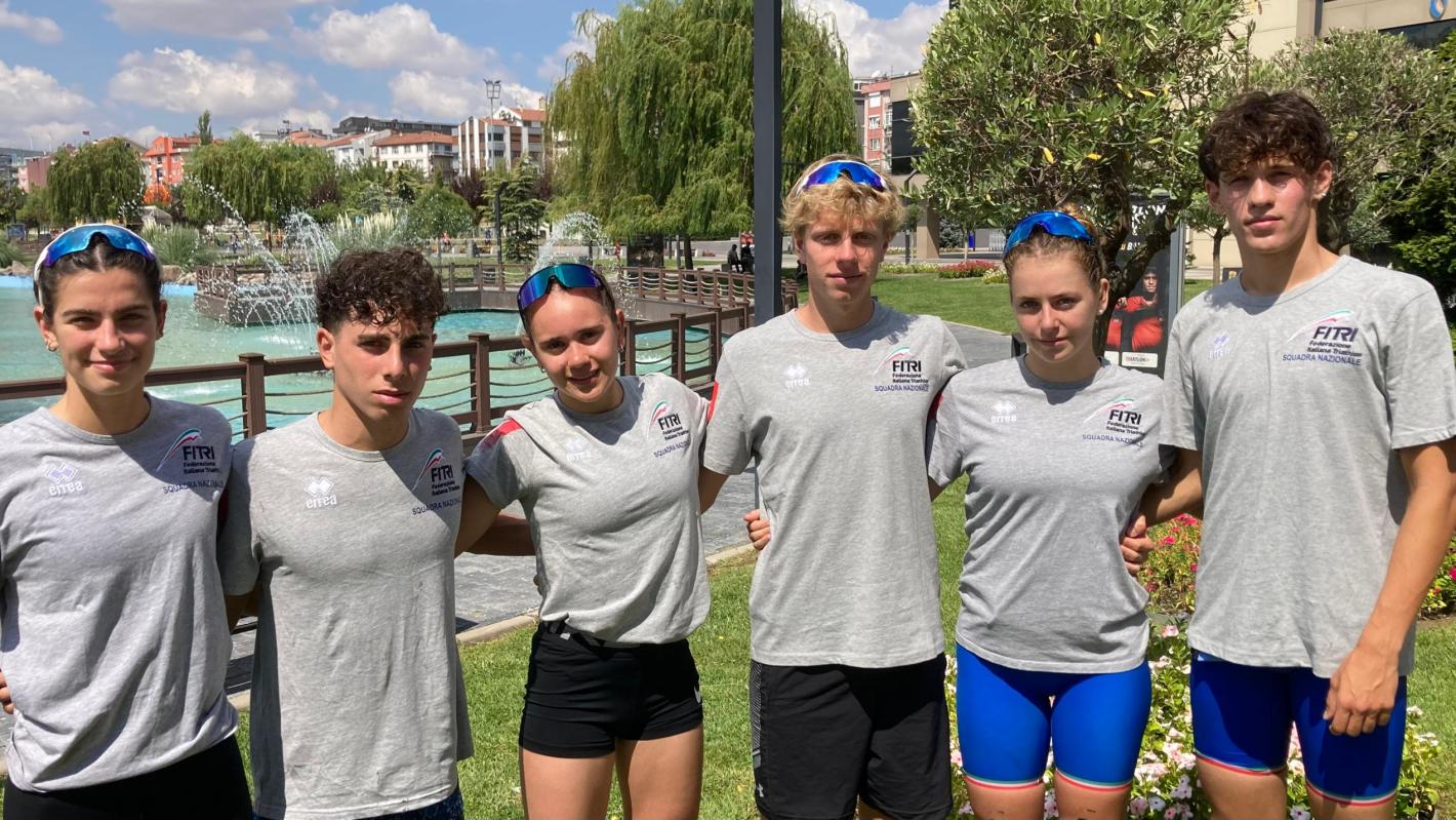 images/2024/Gare_Internazionali/Europe_Triathlon_Sprint__Relay_Championships_Balikesir/finali_junior/medium/gruppo_azzurro_balik_finali_foto_2.jpeg