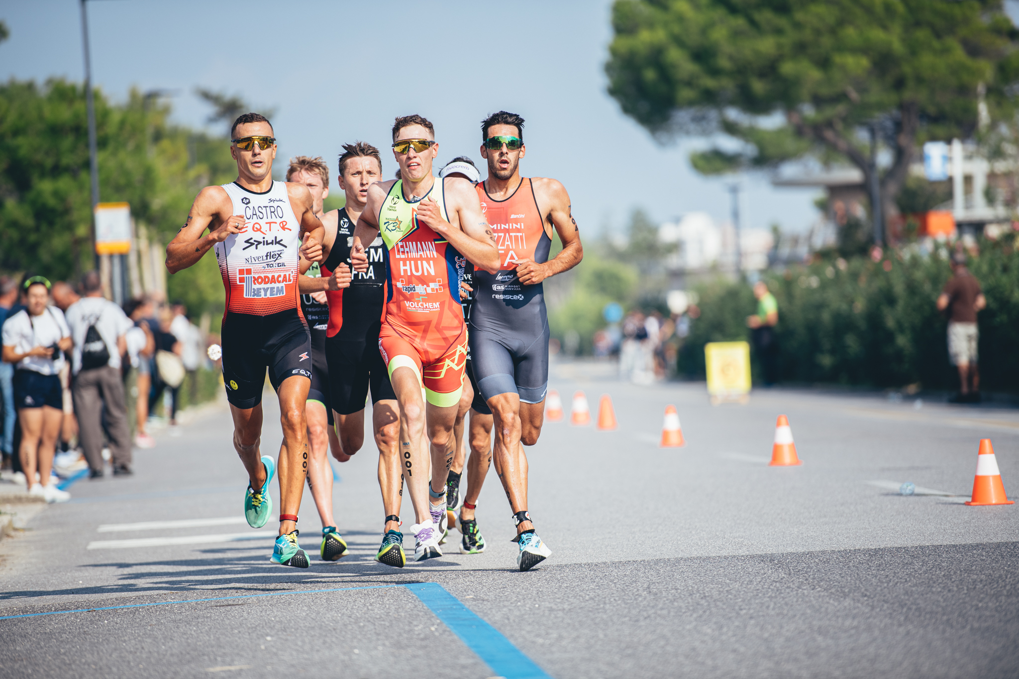 Il neo campione italiano Gianluca Pozzatti guida la carica degli oltre 600 atleti al Lignano International Triathlon