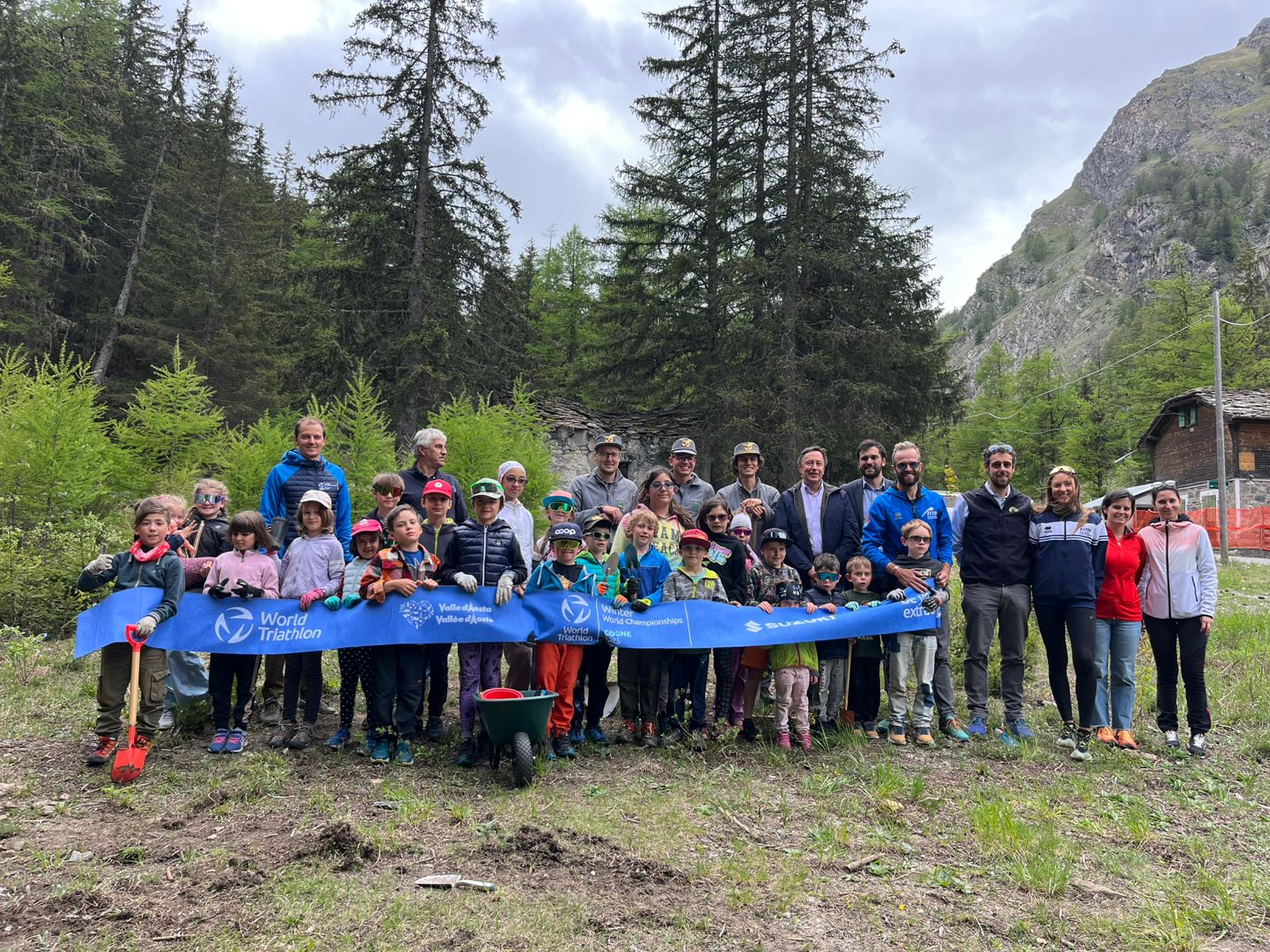 A Cogne la cerimonia di piantumazione degli abeti rossi donati in occasione dei Mondiali di Winter Triathlon