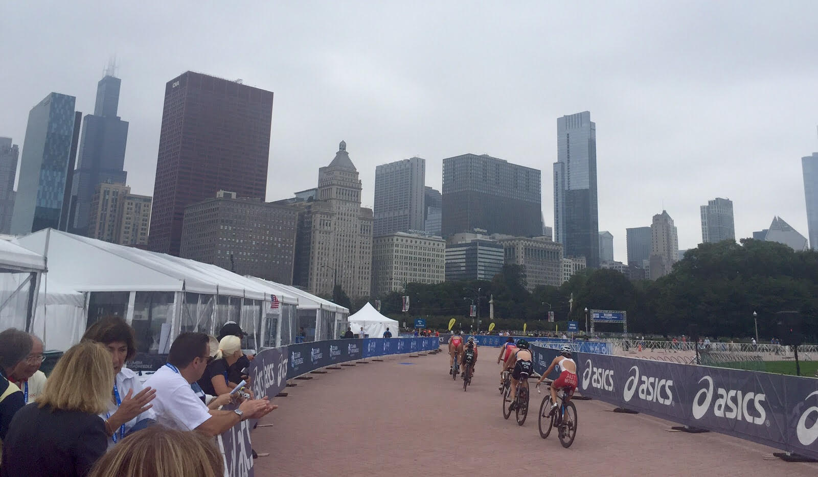 images/area_tecnica_/grand_final_Chicago/U23/La_gara_U23_Femminile_tra_i_grattacieli_di_Chicago.jpg