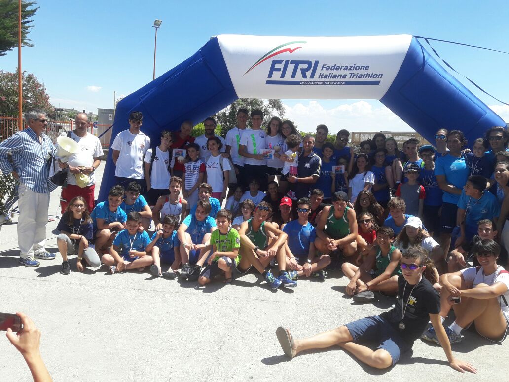 A Matera tanti giovani per l'aquathlon interregionale  