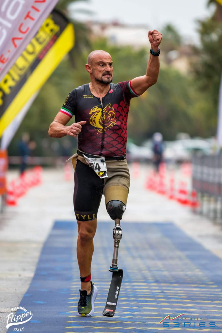 Il toscano Andrea Miniati conquista i Campionati Europei di Paratriathlon 2025 a Pamplona