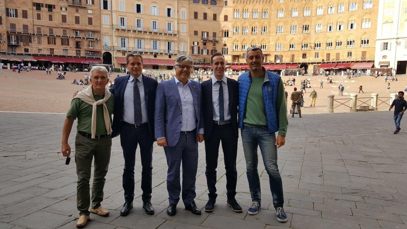 images/toscana/medium/Foto_con_Presidente_FiTri_a_Siena_2.JPG